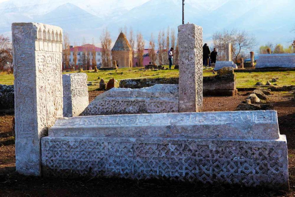 Gevaş Türk İslam Mezarlığı açık hava müzesine dönüşüyor
