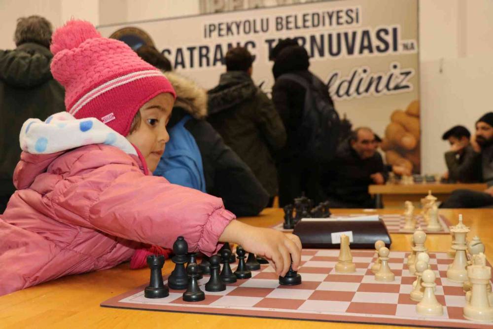 Van’da ödüllü satranç turnuvası başladı
