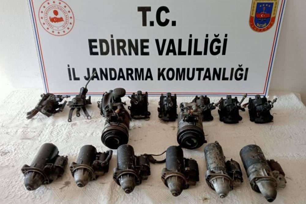 Edirne'de kaçak oto yedek parçalarına el kondu